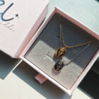 สร้อยดอกกุหลาบ รุ่น Rose Signature Necklace ดีไซน์หรู มี 2 สี (สแตนเลสแท้ 316L)